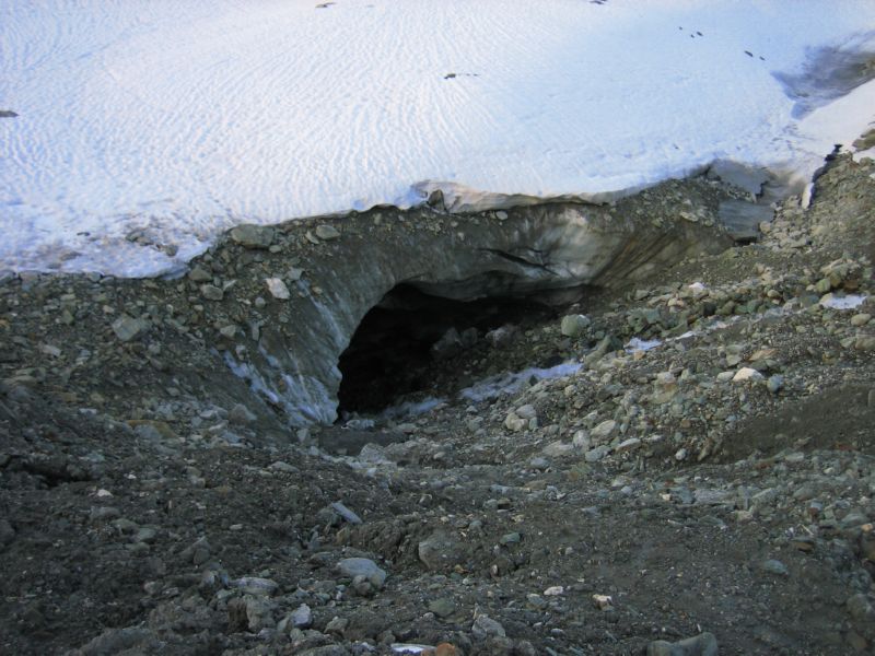 HRDay4 (02) glacier tunnel